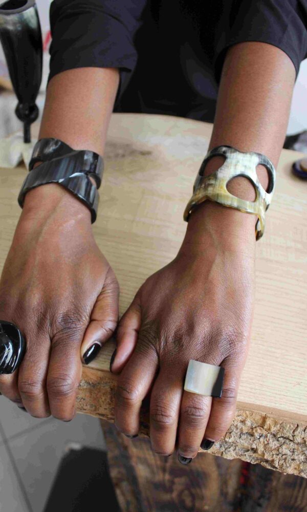 Bague en corne de Zébu "Le tabouret" – Image 3