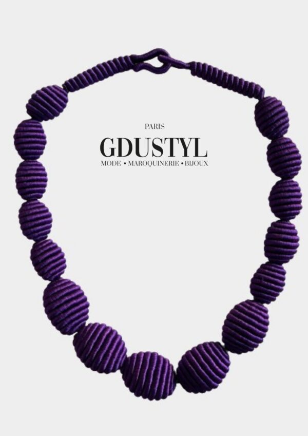 Collier en boule de soie mauve "Violetta"