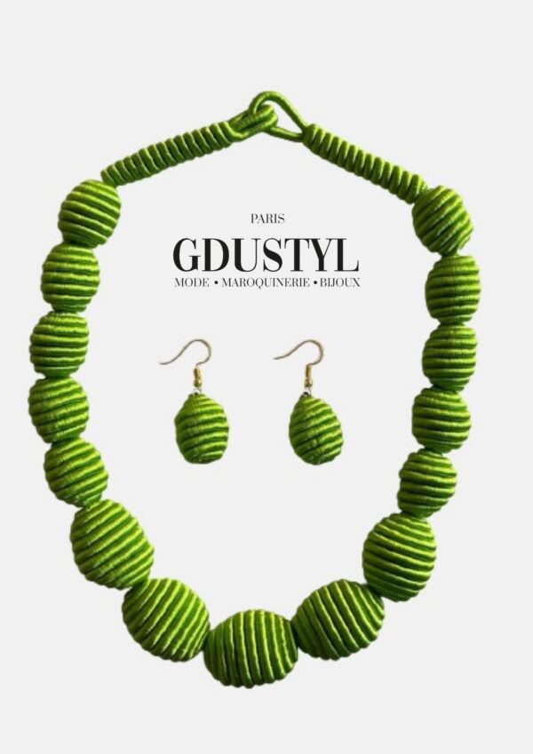Parure en boule de soie vert "Labado, la belle"
