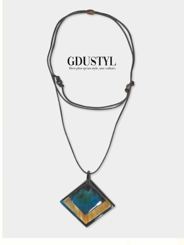 Collier en corne "Misariaka, l'aimable" – Image 2