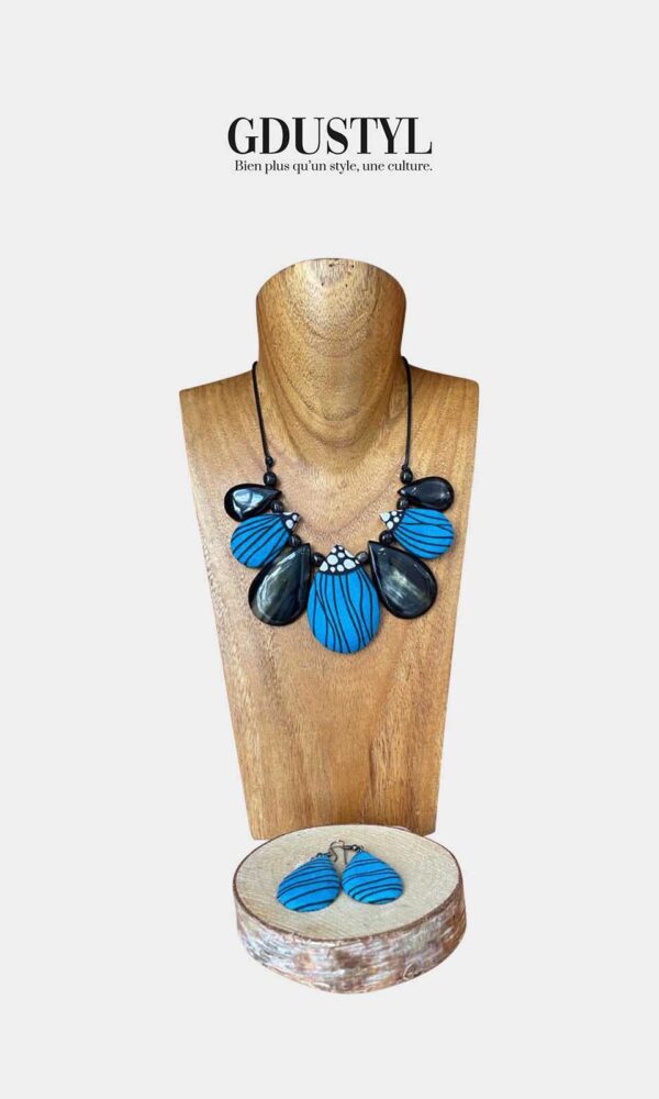 Collier en corne et wax "Soafara, la jolie benjamine" – Image 2