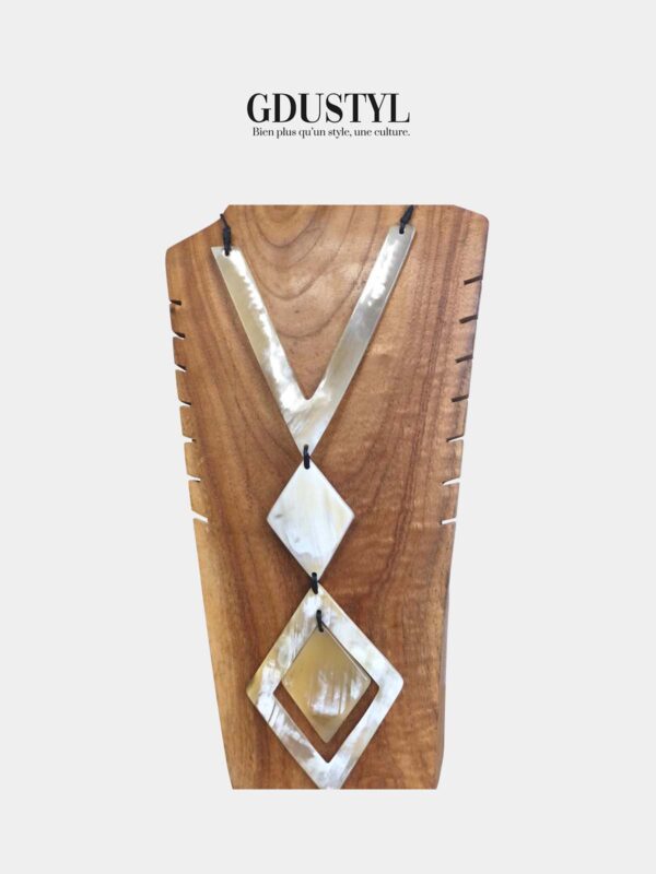 Collier en corne "Fanja, la fleur" – Image 3