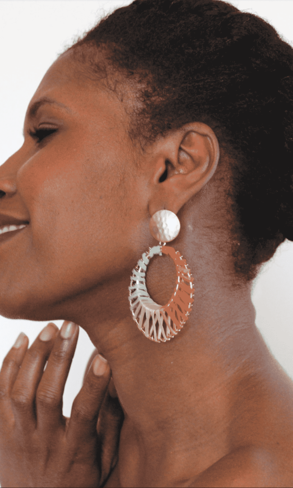 Boucles d'oreilles en paille "Grille dorée" – Image 2