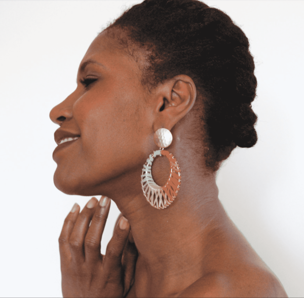 Boucles d'oreilles en paille "Grille dorée" – Image 2